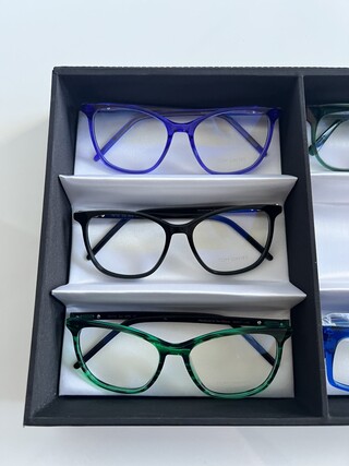 8x Optische monturen, Tom Davies, in luxe opbergdoos/displaytray